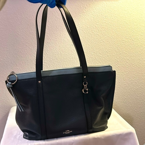 EUC- Coach Leather Pebble Tote. - Picture 4 of 14